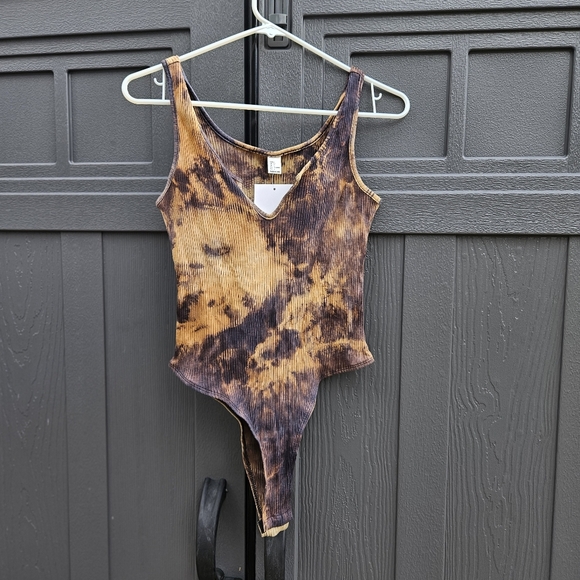 Verdusa Women's Tie Dye Notched Neck Ribbed Skinny Thong Tank Bodysuit Top Large - Picture 4 of 4